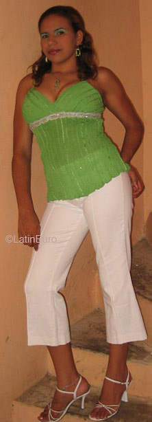 Date this athletic Dominican Republic girl Mercedes from  N1798