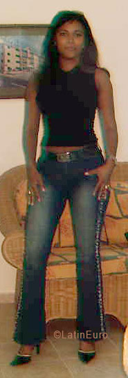 Date this stunning Dominican Republic girl Kenia from Santo Domingo N1862