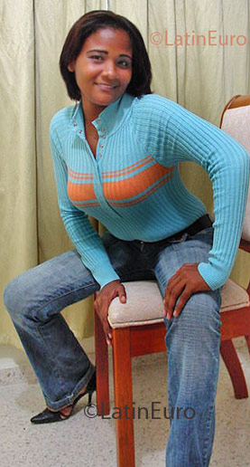 Date this hard body Dominican Republic girl Yesenia from Santiago N192