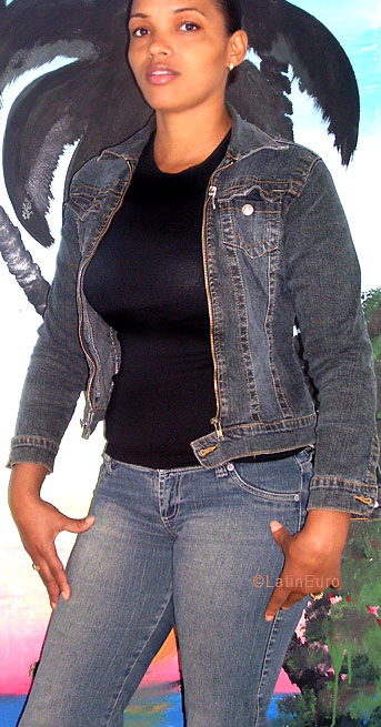 Date this tall Dominican Republic girl Elizabeth from  N1940