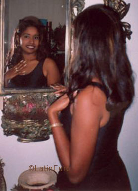 Date this passionate Dominican Republic girl Escarlin from Santo Domingo N1964