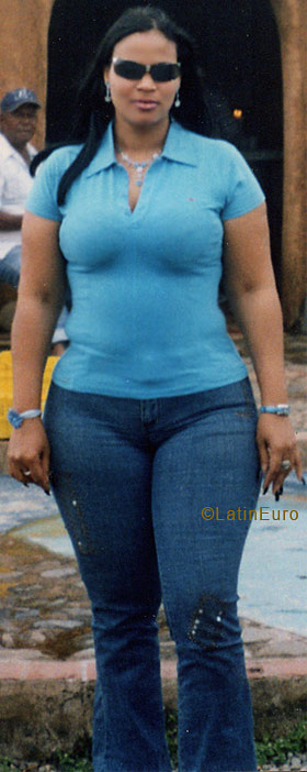 Date this funny Dominican Republic girl Dannia from  N1975