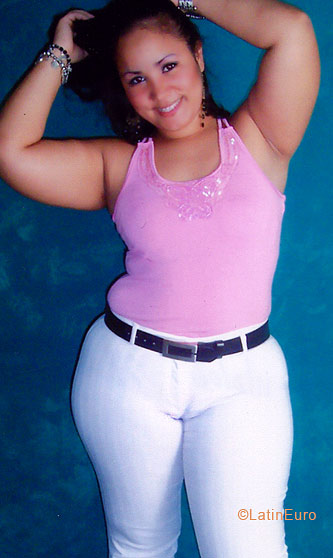 Date this attractive Dominican Republic girl Yasmil from Santiago N2001