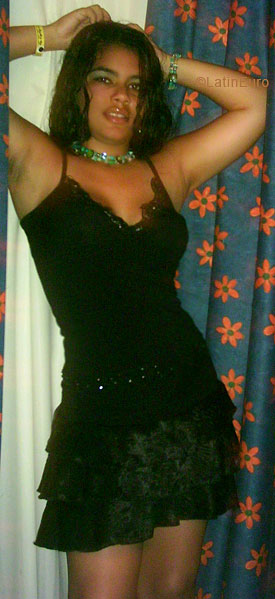 Date this foxy Dominican Republic girl Shelley from Santiago N2072