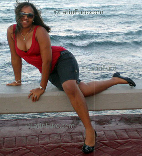 Date this athletic Dominican Republic girl Mayerlin from Santiago N209