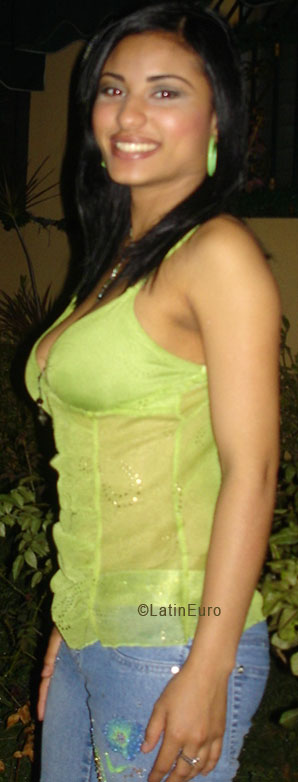 Date this sensual Dominican Republic girl Nilcia from  N2096
