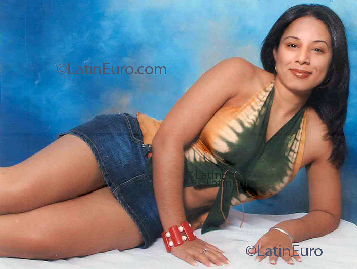 Date this beautiful Dominican Republic girl Yudelka from Mao Valverde N210