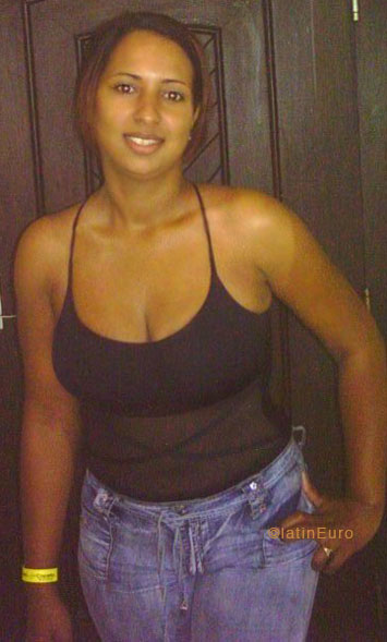 Date this funny Dominican Republic girl Damaris from Santo Domingo N2161