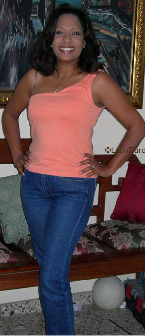 Date this delightful Dominican Republic girl Dorca from Santo Domingo N2236