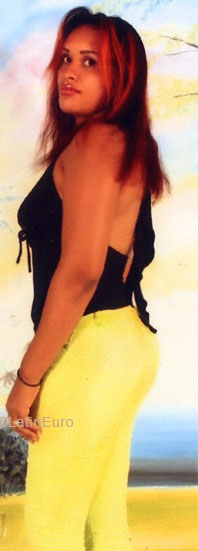 Date this athletic Dominican Republic girl Regina from Santo Domingo N2249