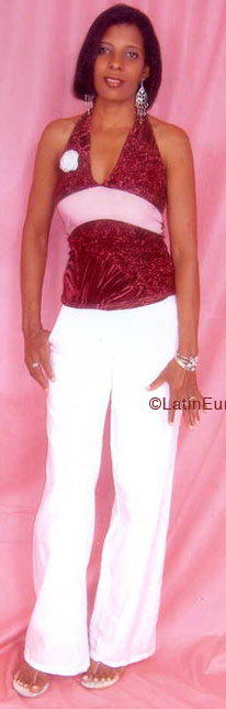 Date this athletic Dominican Republic girl Santa from  N2276
