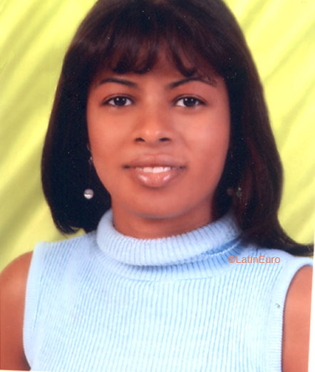 Date this stunning Dominican Republic girl Ginnette from Santo Domingo N2510