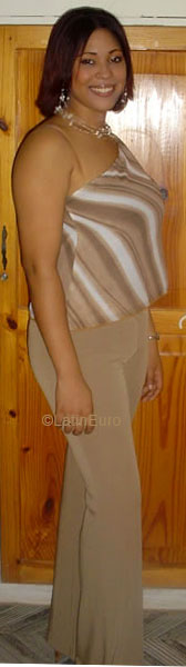 Date this nice looking Dominican Republic girl Ana from Santo Domingo N2679