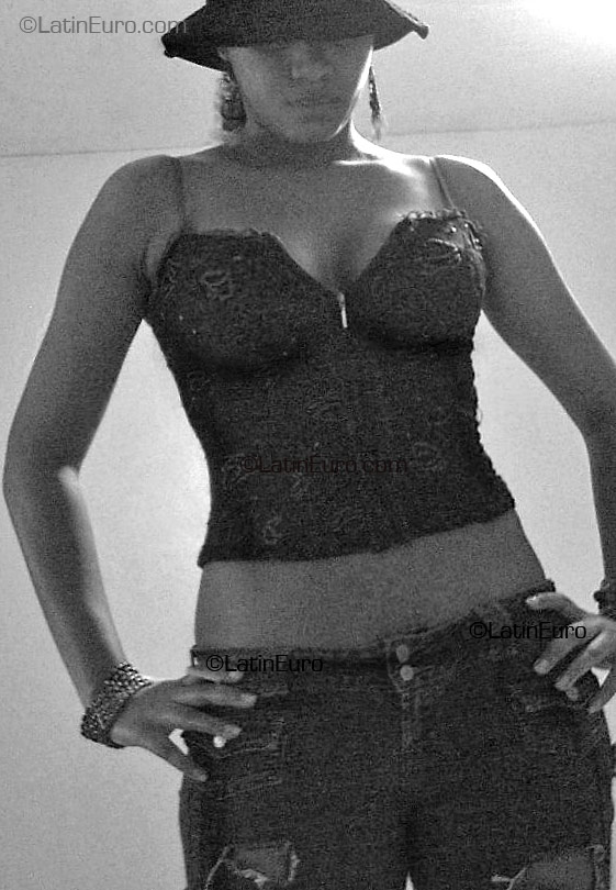 Date this gorgeous Dominican Republic girl Mercedes from Santo Domingo N271