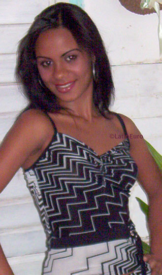 Date this passionate Dominican Republic girl Esmeralda from Nagua N2961