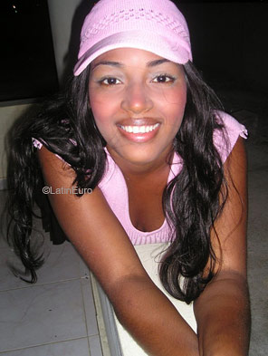 Date this happy Dominican Republic girl Yomaira from Santiago N3220