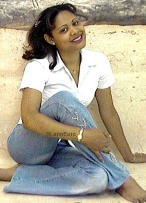Date this attractive Any Country girl Anny from  N3282