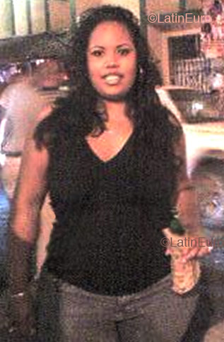 Date this good-looking Dominican Republic girl Claudia from Santo Domingo N380