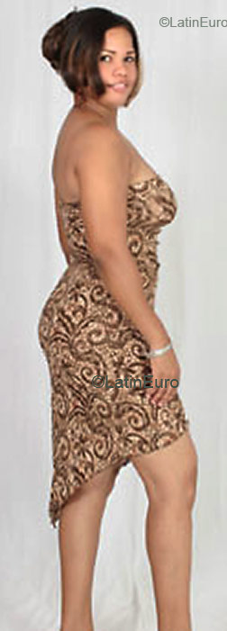 Date this pretty Dominican Republic girl Yasmin from Santiago N437