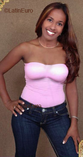 Date this voluptuous Dominican Republic girl Mara from Bonao N459