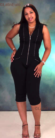 Date this delightful Dominican Republic girl Jissel from Santo Domingo N463