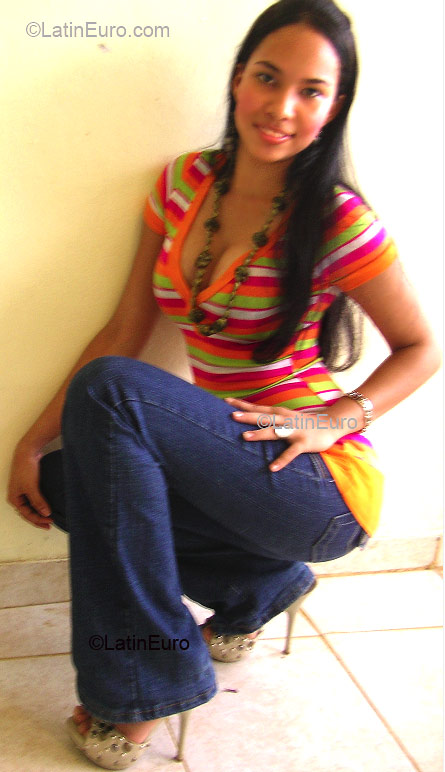 Date this tall Dominican Republic girl Isabel from Santo Domingo N504