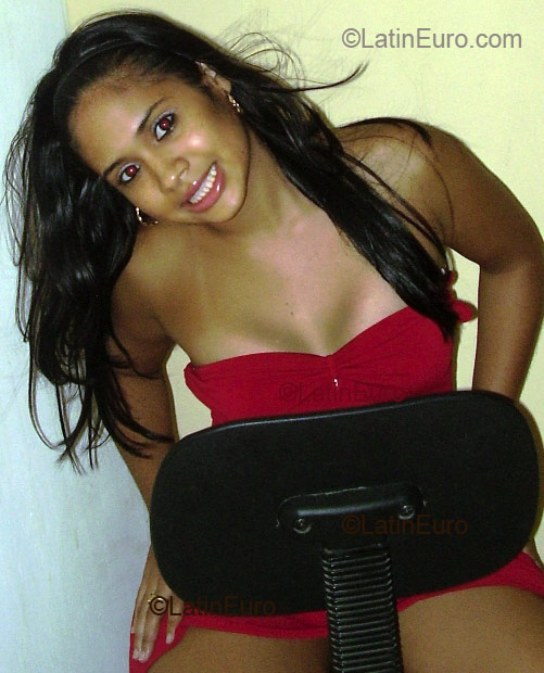 Date this nice looking Dominican Republic girl Yonaylis from Santiago N538