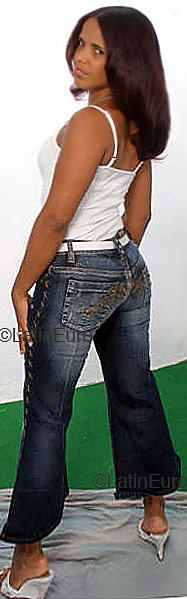 Date this athletic Dominican Republic girl Anny from Santo Domingo N563
