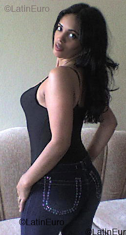 Date this good-looking Dominican Republic girl Yudi from Santiago N591