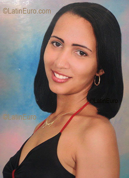 Date this lovely Dominican Republic girl Miguelina from Santo Domingo N613