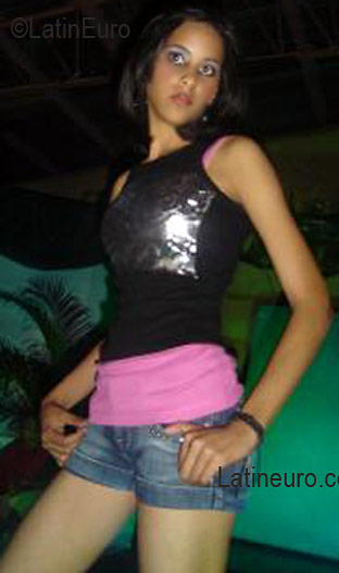 Date this young Dominican Republic girl Dharianny from Nagua N618