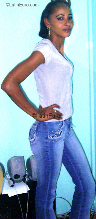Date this hard body Dominican Republic girl Altagracia from Santiago N637