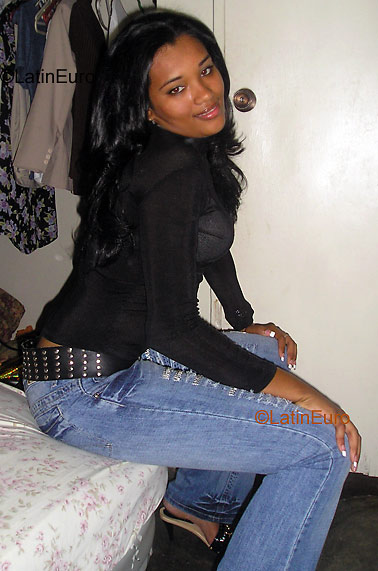 Date this hot Dominican Republic girl Candy from Santiago N977