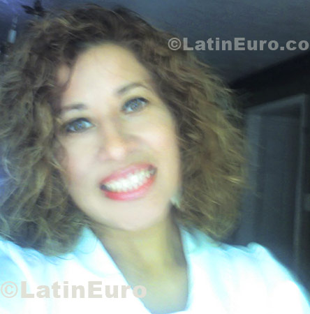Date this funny Any Country girl Sandra from  U334