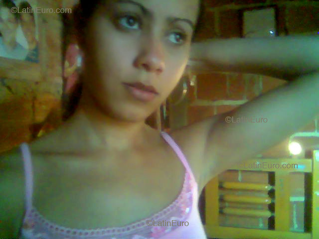 Date this athletic Brazil girl Vanessa from Goiania B2144