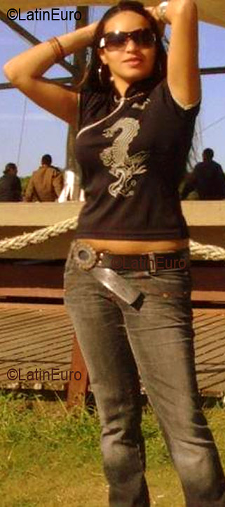 Date this good-looking Brazil girl Vanessa from SAO PAULO B2831