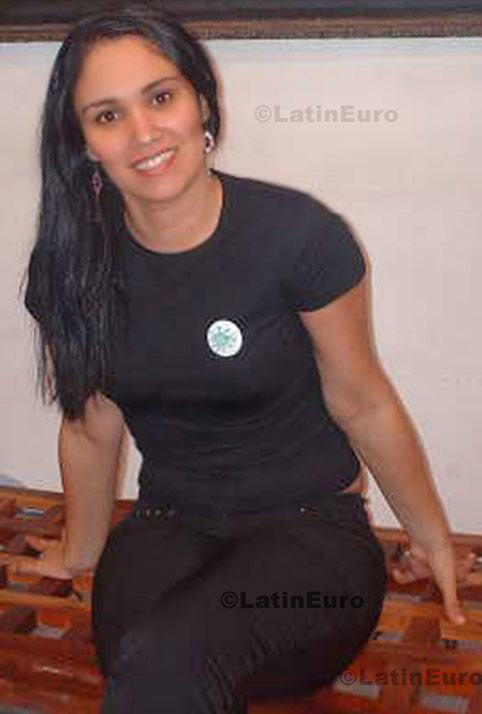 Date this athletic Brazil girl Andreia- from Sao Paulo B709