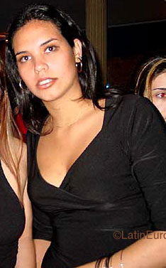 Date this cute Brazil girl Evelyn from  B9641