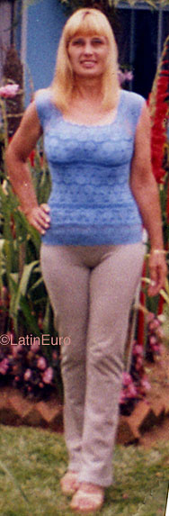 Date this happy Brazil girl Cinita from ITAJAI B9401