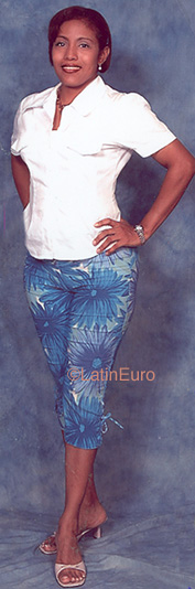 Date this nice looking Panama girl Neyas from  N3951