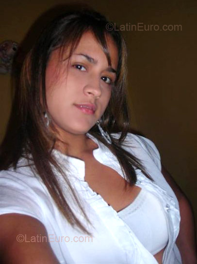 Date this athletic Colombia girl Alexandra from Cali CO37