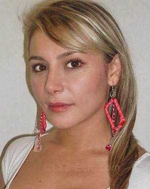 Date this voluptuous Colombia girl Cristina from Medellin CO40