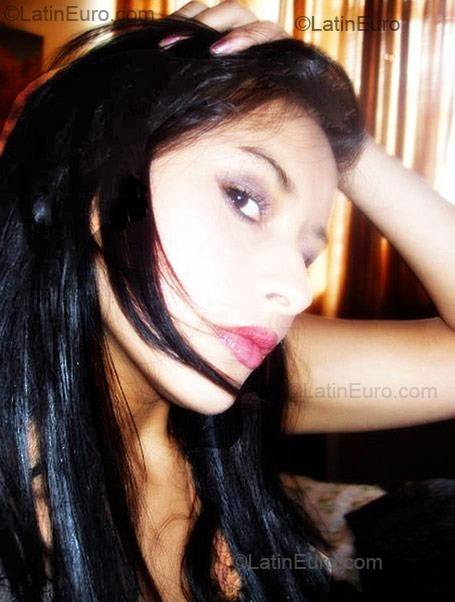 Date this voluptuous Colombia girl Laura from Bogota CO44