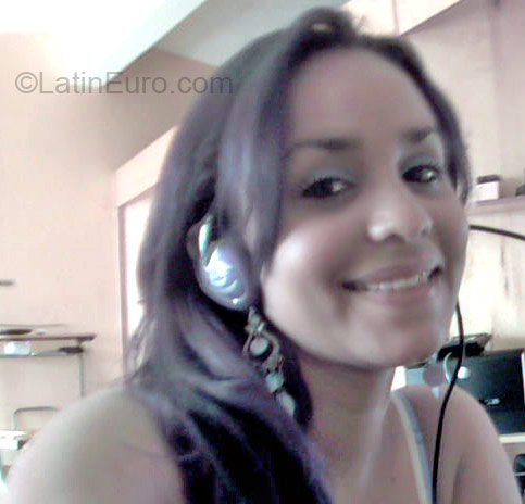 Date this good-looking Dominican Republic girl Theanny from Santo Domingo DO71