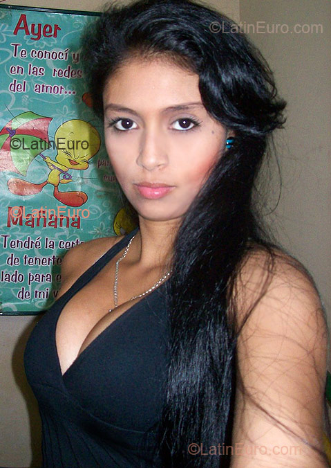 Date this gorgeous Colombia girl Cindy Paola from Barranquilla CO82