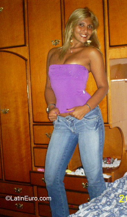 Date this sensual Brazil girl Cyndy from Rio de Janeiro BR137
