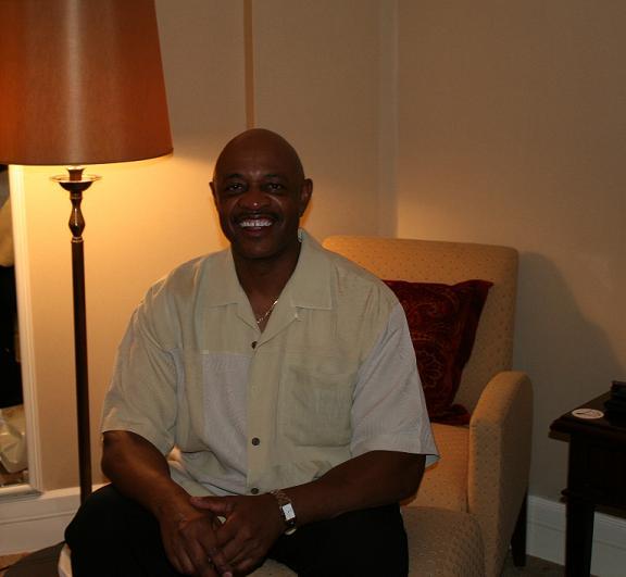 Date this tall United States man James from Wellington US107