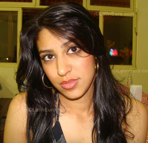 Date this happy Brazil girl Janaina from Belo Horizonte BR236