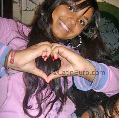 Date this foxy Brazil girl Eduarda from Salvador BR272