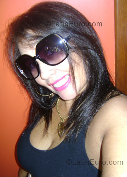 Date this charming Brazil girl Aniger from Vitoria BR327